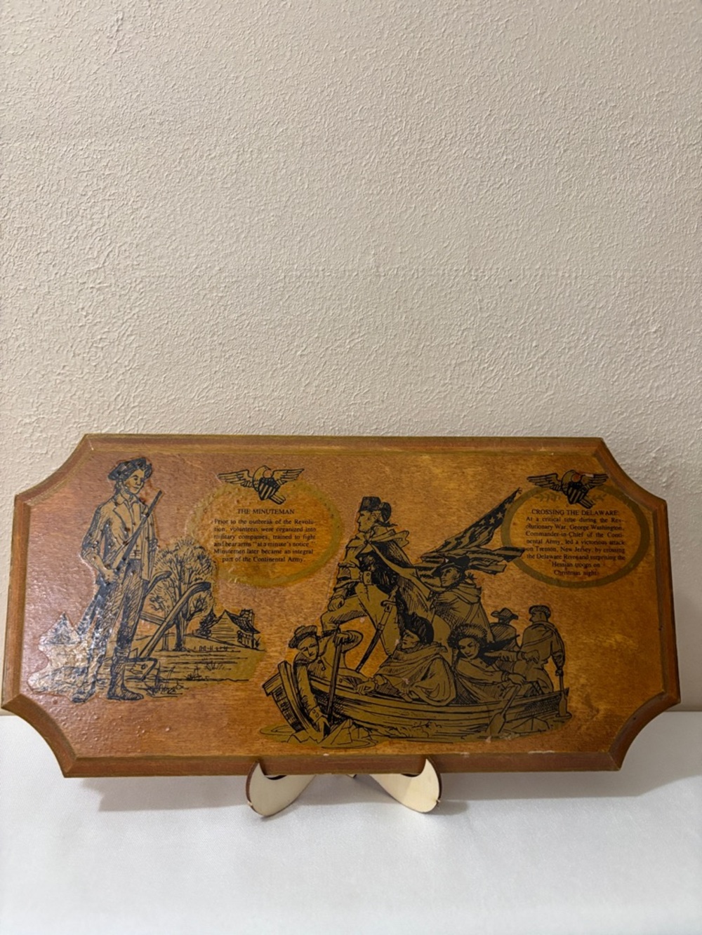 Vintage wooden plaque Minuteman and Cross the Delaware.
